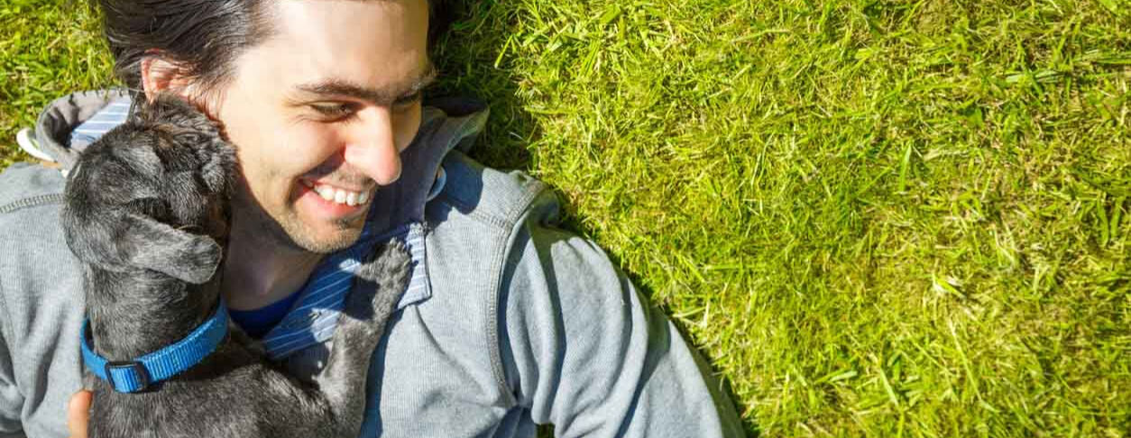 Perch&eacute; i cani leccano i piedi ai loro padroni? 